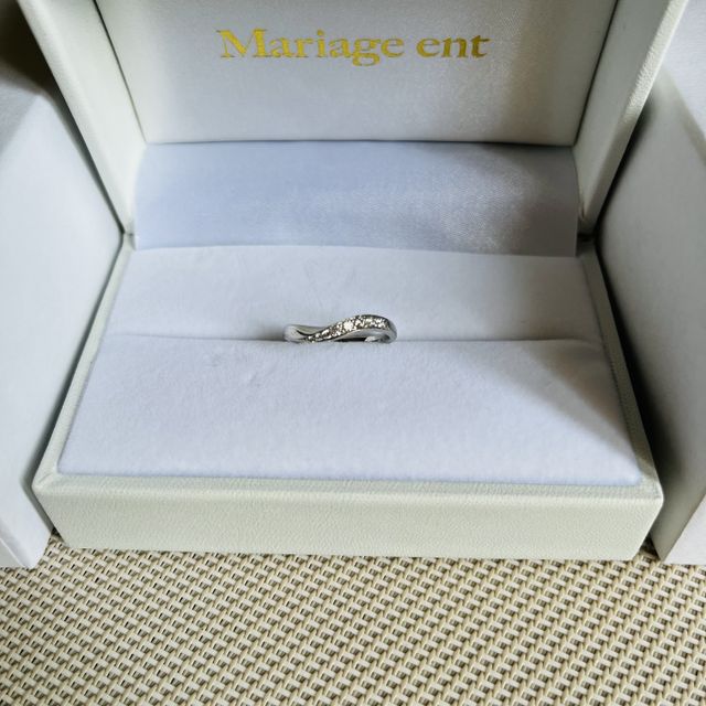 【Mariage ent(マリアージュエント)の口コミ】 ウェーブデザインですが、少し巻きをずらすとV字に。と担当いただいたスタ…