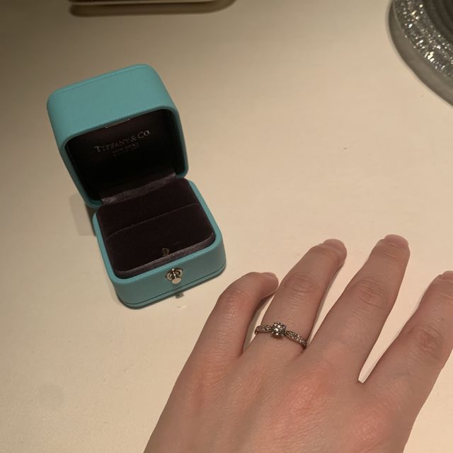 【ティファニー(Tiffany & Co.)の口コミ】 ダイヤが何個もついているので、本当にキラキラしていて綺麗
ただ大きすぎ…