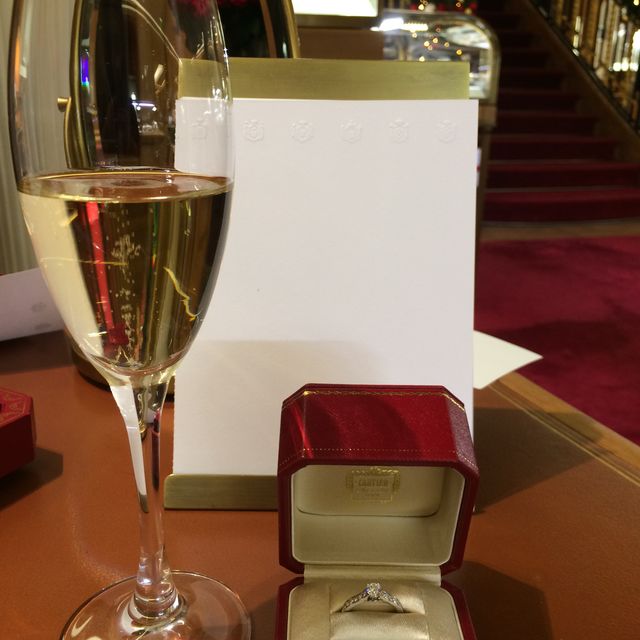 【カルティエ(Cartier)の口コミ】 真ん中のみではなく周りにもダイヤが入ってるタイプをのぞんで探しに行き…