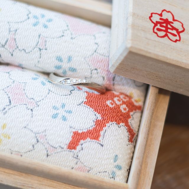 【杢目金屋(もくめがねや)の口コミ】 シンプルですが、つけていてとても上品でやさしいデザインにしていただけ…