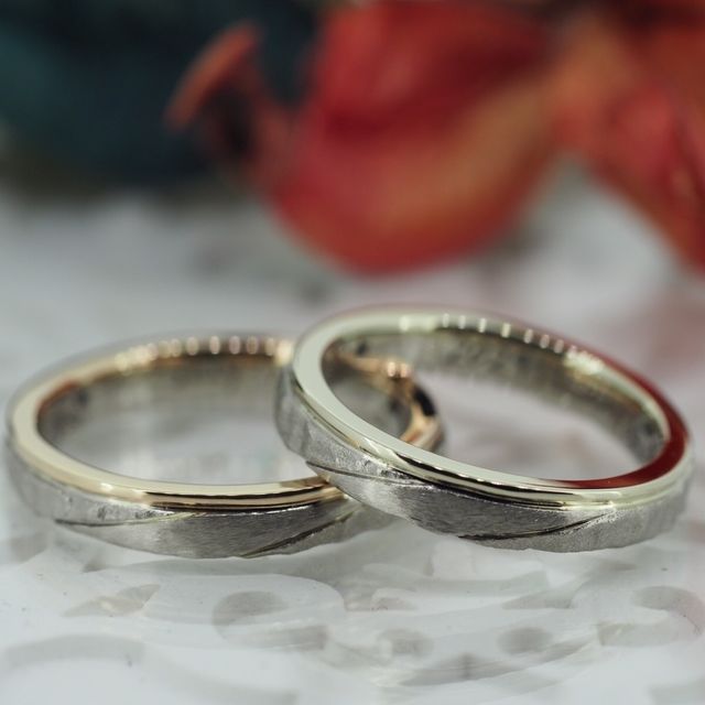 【Antille(アンティール)の口コミ】 2種類のつや消しで斜めの模様にしてもらい、アクセントになっています。

…