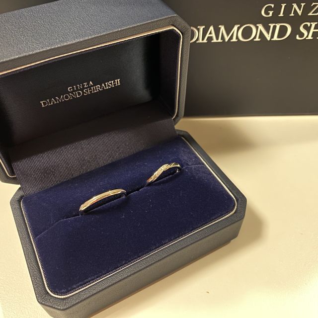 【銀座ダイヤモンドシライシの口コミ】 スパイラルの形が指輪が斜めになってしまっても指に沿って綺麗に見えるよ…