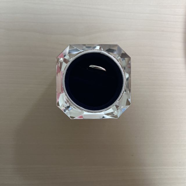 【4℃ BRIDAL(ヨンドシーブライダル)の口コミ】 シンプルだけど、曲線のようなデザインがあることによってオシャレなデザ…