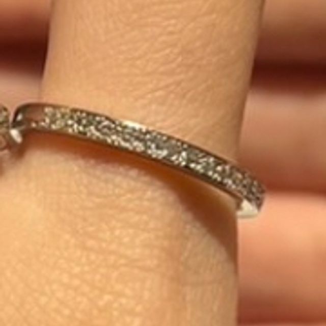 【銀座ダイヤモンドシライシの口コミ】 デザインはハーフエタニティが良かったので、太さもたくさんの中から選べ…