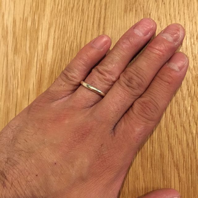 【4℃ BRIDAL(ヨンドシーブライダル)の口コミ】 ペアで販売しており妻がピンクゴールドがいいと言ったので選んでいると男…