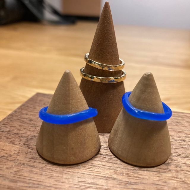 【CRAFY(クラフィ)の口コミ】 毎日つけたいので素材は錆びにくいプラチナにしました。V字型のデザインが…