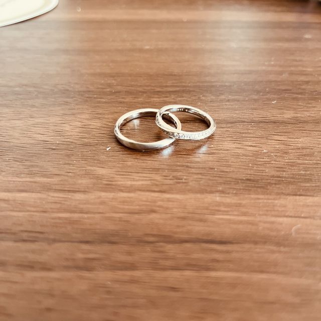 【4℃ BRIDAL(ヨンドシーブライダル)の口コミ】 指輪のデザインも素敵でした。ウェーブが掛かっており、男用には艶消しの…