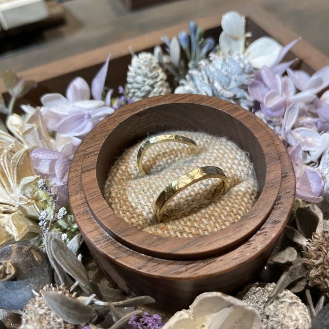 【鎌倉彫金工房の口コミ】 ヘアラインを薄めにつけることで、マットな仕上がりを表現でき、高級感の…