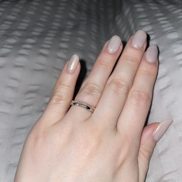 【NIESSING(ニーシング)の口コミ】 結婚指輪と婚約指輪が重ね付けしやすいようにバランスを考えて選びました…