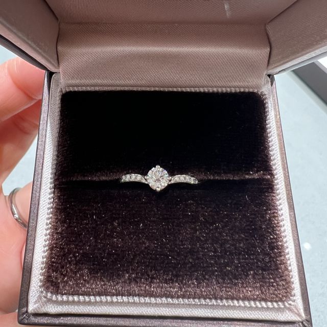 【アイプリモ(I-PRIMO)の口コミ】 Vの種類が沢山ありました。Vでダイヤモンドの周りにキラキラが付いている…