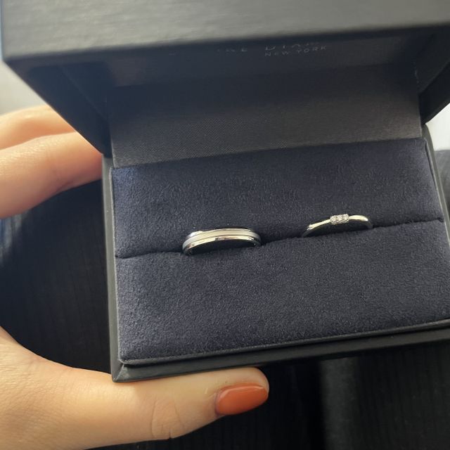 【ラザール ダイヤモンド(LAZARE DIAMOND)の口コミ】 ダイヤモンドが上下にもついており、どの角度から見てもキラキラしていま…