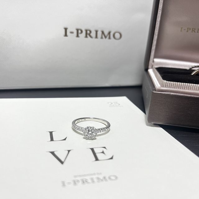 【アイプリモ(I-PRIMO)の口コミ】 婚約指輪は自分で選びたいと思い彼氏に伝え色々な店舗を見に行きました。…