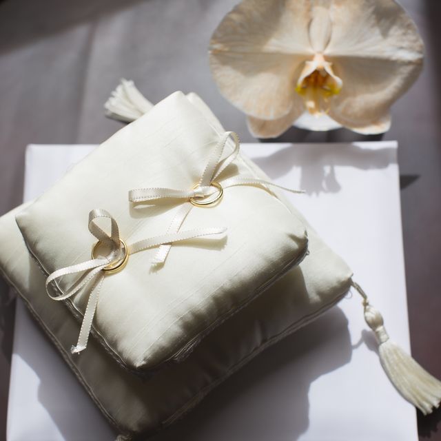 【ティファニー(Tiffany & Co.)の口コミ】 シルバーやシャンパンゴールドといった色がありましたが、主人も私もゴー…