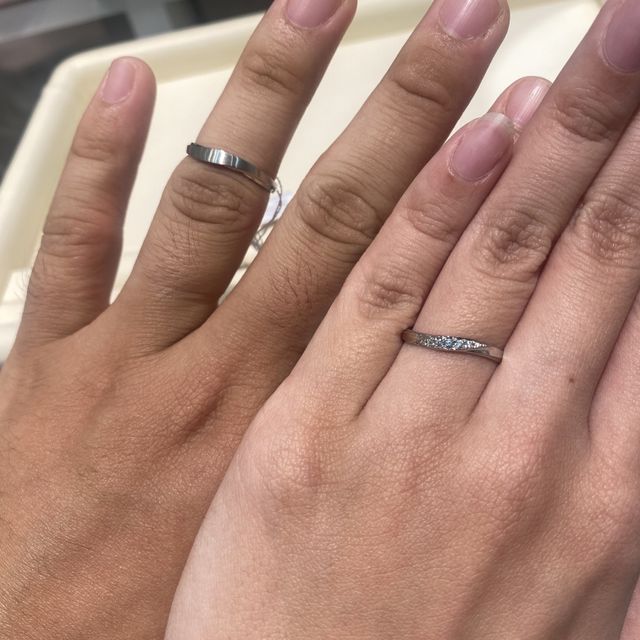 【Something Blue(サムシングブルー)の口コミ】 シンデレラとコラボしている指輪を試着させていただきました。ブルーダイ…