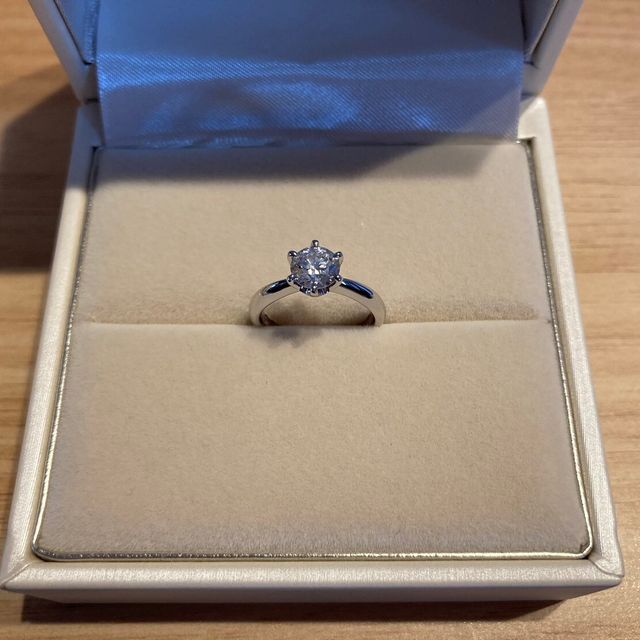 【宝寿堂(ほうじゅどう)の口コミ】 ダイヤが映えるようなシンプルなデザインのアームのものを探しており、こ…