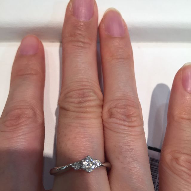 【ラザール ダイヤモンド【取扱店販売】の口コミ】 メレダイヤが２つのタイプです。ラザールなので、カット技術が素晴らしく…