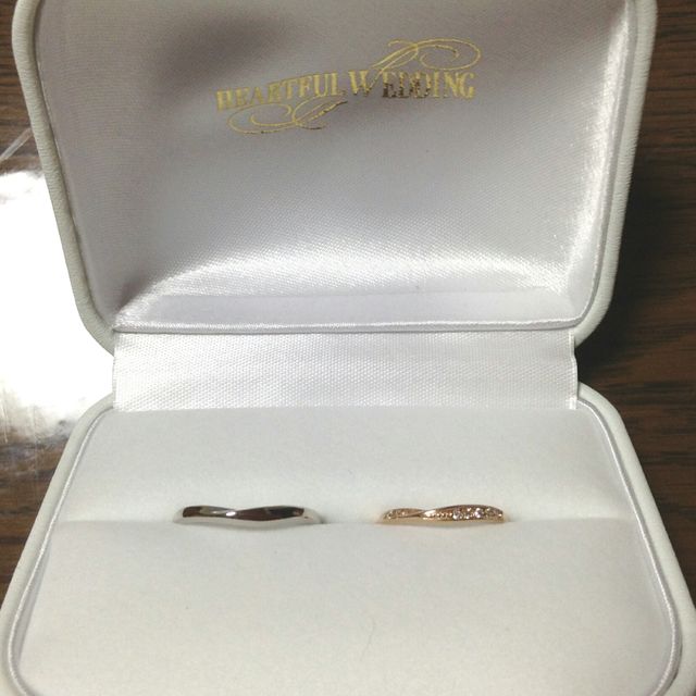 【WATANABE / 卸商社直営　渡辺の口コミ】 Ｖカットかウェーブデザインで、指が細いのであまりゴツくないものを探し…