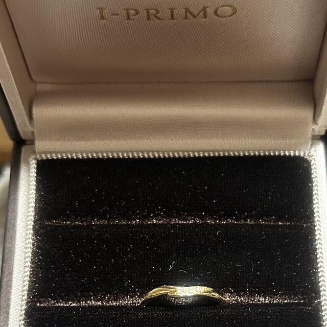 【アイプリモ(I-PRIMO)の口コミ】 細くて指が綺麗に見えるものを選びました。
3連の石が綺麗にキラキラ光り…