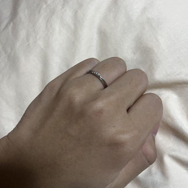 【ラザール ダイヤモンド(LAZARE DIAMOND)の口コミ】 デザインが可愛く主張し過ぎないダイヤが可愛すぎて購入致しました。
シン…