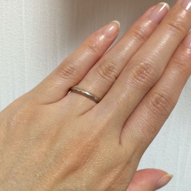 【俄(にわか)の口コミ】 内側はピンクゴールド、外側がプラチナで、ミル打ちが施された指輪を探し…