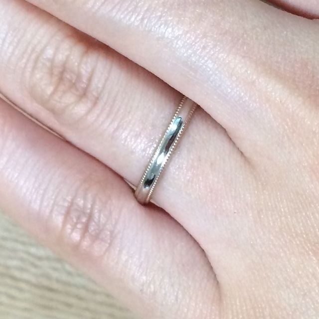 【俄(にわか)の口コミ】 内側はピンクゴールド、外側がプラチナで、ミル打ちが施された指輪を探し…