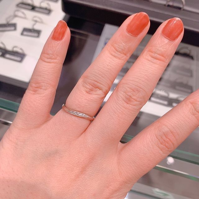 【ラザール ダイヤモンド(LAZARE DIAMOND)の口コミ】 ダイヤが何石かついているものが欲しくて探していました。付けた際のダイ…