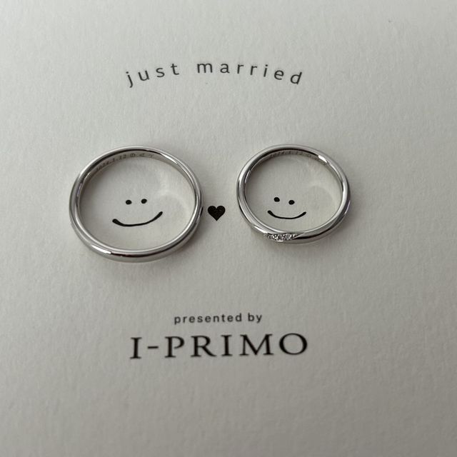 【アイプリモ(I-PRIMO)の口コミ】 女性用はダイヤが5粒入っていますが、小粒でなおかつ側面まで入るデザイン…