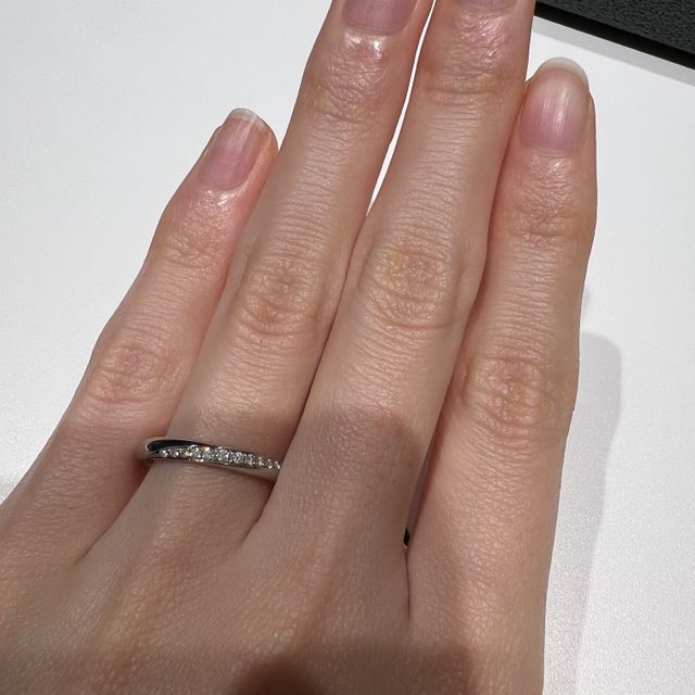 【ラザール ダイヤモンド(LAZARE DIAMOND)の口コミ】 メレダイヤモンドが幅広く入っており、キラキラ感が強いのが素敵でした。…