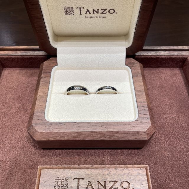 【TANZO.(鍛造指輪)の口コミ】 指輪のデザインをすべてオーダーメイドで作れるため、自分たちの希望のデ…