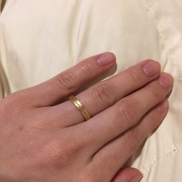 【ティファニー(Tiffany & Co.)の口コミ】 色味がピンクゴールドでとても綺麗だったのでこちらを購入。
18金のゴール…