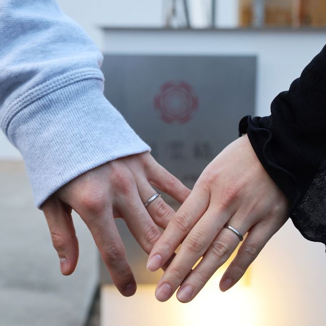 【出雲結(いずもゆい)の口コミ】 中央の小さなダイヤモンドや表面加工など、シンプルではありますが他では…