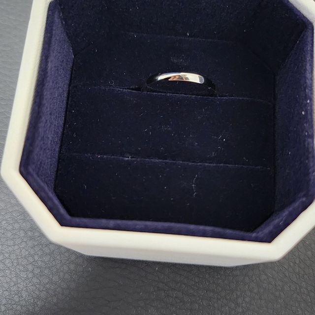 【4℃ BRIDAL(ヨンドシーブライダル)の口コミ】 デザインはウェーブがかかっているものでシンプルなものよりよいと感じま…