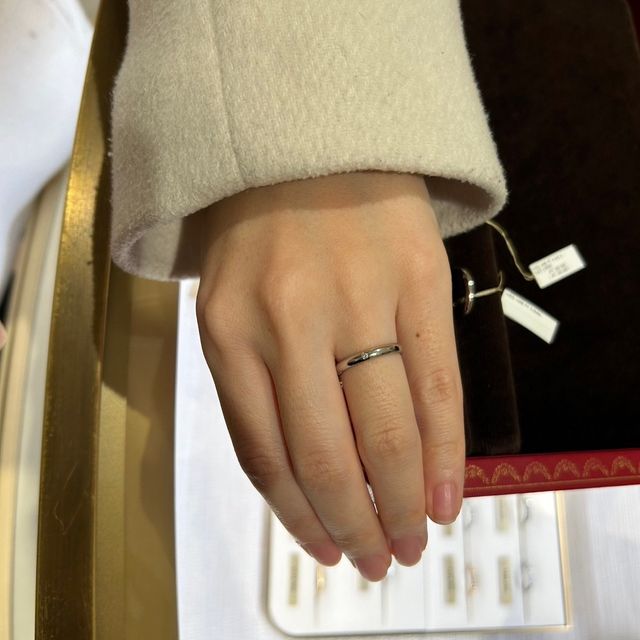 【カルティエ(Cartier)の口コミ】 複数店舗を回って、結論としてシンプルで上質なものを着用したいという意…