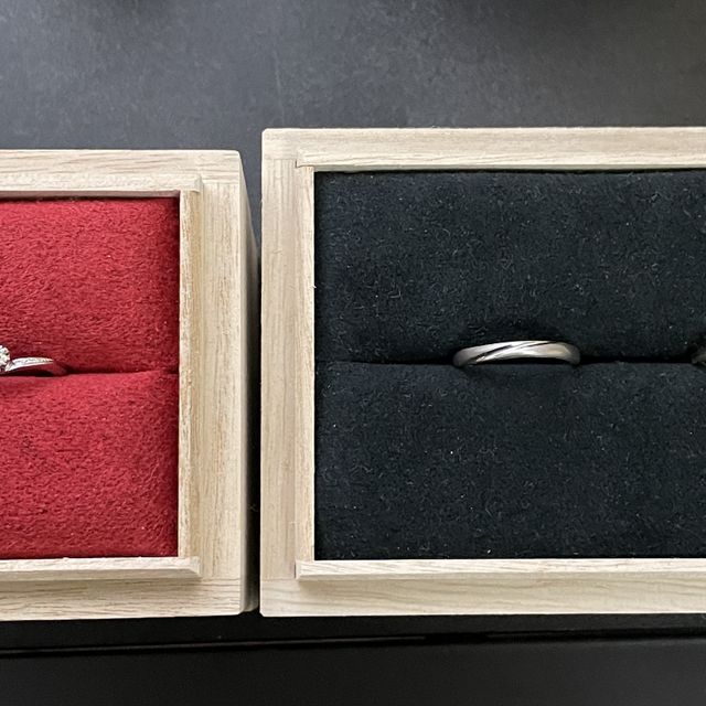 【出雲結(いずもゆい)の口コミ】 シンプルだけど存在感のあるデザインが気に入りました。

【婚約指輪】
種…