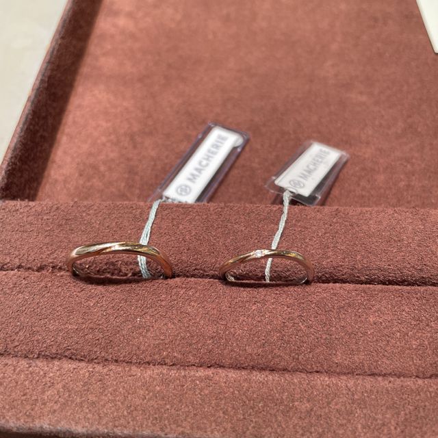 【MACHERIE(マシェリ)の口コミ】 シンプルで指が綺麗に見えました。
シルバーだけでなく、色の変更もできる…