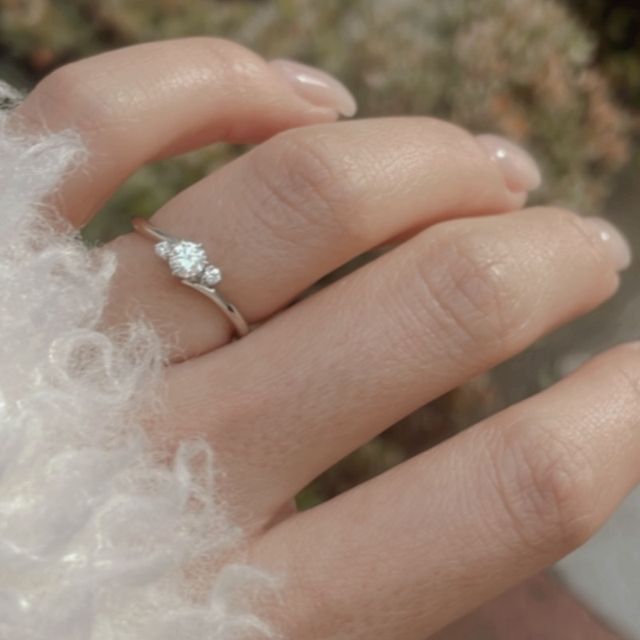 【MACHERIE(マシェリ)の口コミ】 指輪の名前も決め手のひとつでした。
たくさん種類があり悩みましたが、名…