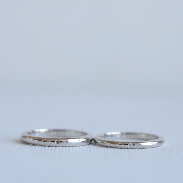 【CRAFY(クラフィ)の口コミ】 鏡面のシンプルなデザインと槌目のデザインの半分のものにしました。使い…