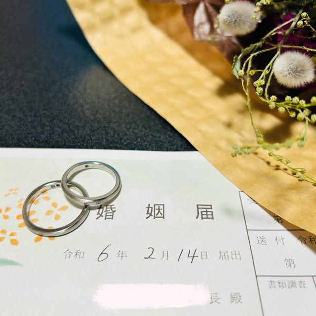 【CRAFY(クラフィ)の口コミ】 普段使いできるシンプルなデザインで作って頂きました。
石はお互いの誕生…