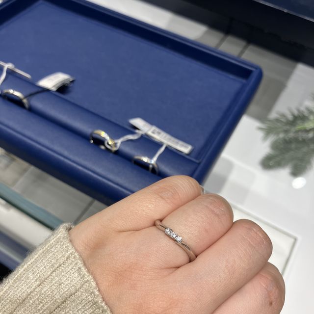 【エクセルコダイヤモンド(EXELCO DIAMOND)の口コミ】 高品質なダイヤモンドがキラキラと輝いて美しいです。デザインはシャープ…