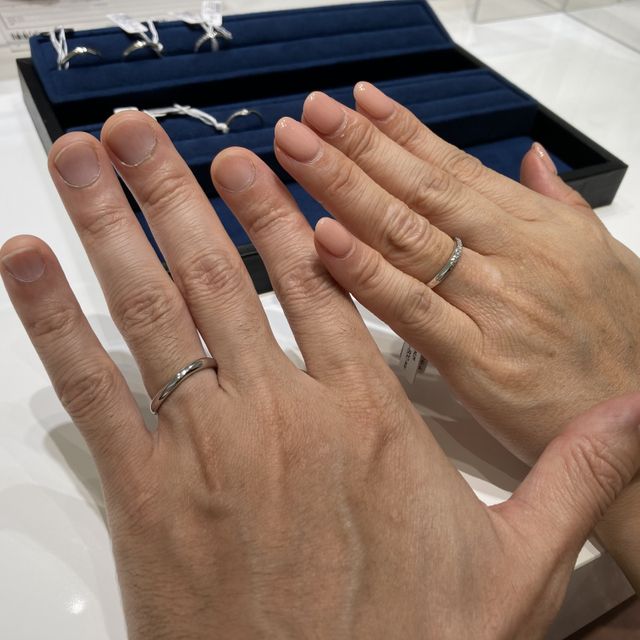 【4℃ BRIDAL(ヨンドシーブライダル)の口コミ】 シンプルですが、可愛いデザインのものが多いように思いました。
店員さん…