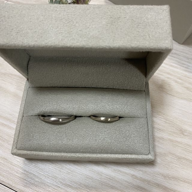 【mina.jewelry(ミナジュエリー)の口コミ】 インスタで見つけたのがきっかけ
とにかくデザインがかわいい
シンプルだ…