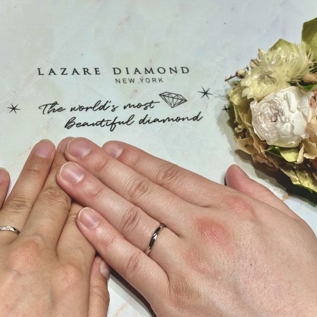 【ラザール ダイヤモンド(LAZARE DIAMOND)の口コミ】 緩やかなS字ウェーブ型が指を長く見せてくれます。ダイヤモンドの数が5つ…