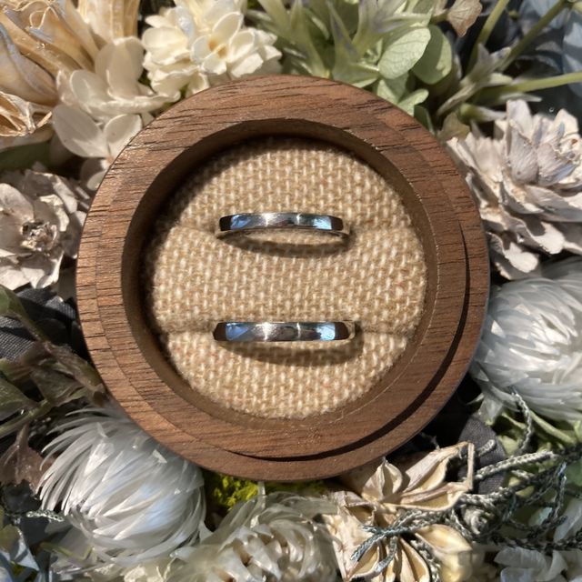 【鎌倉彫金工房の口コミ】 【指輪のデザイン・テイスト・素材について】
(上)平打 2.0mm クリア仕上…
