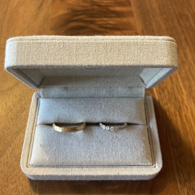 【SIENAROSE(シエナロゼ)の口コミ】 夫のリングはマットのイエローゴールド、私の方はロゼチナというシエナロ…