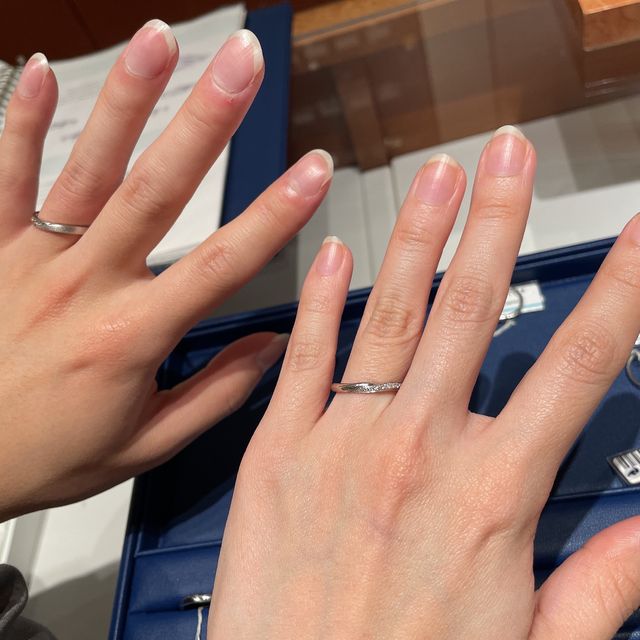 【銀座ダイヤモンドシライシの口コミ】 来店前のイメージでは、仕事中も着用できるシンプルでダイヤがついていな…