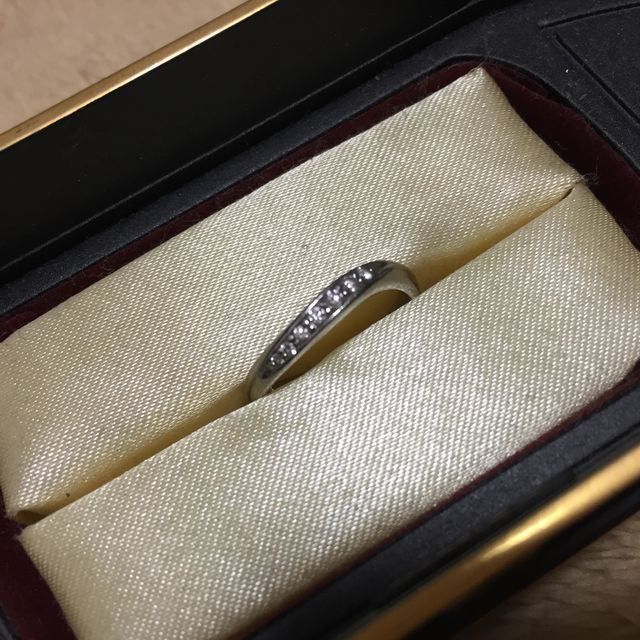 【銀座ダイヤモンドシライシの口コミ】 旦那と手の形が違いペアリングにすると片方が似合わないという相談をした…
