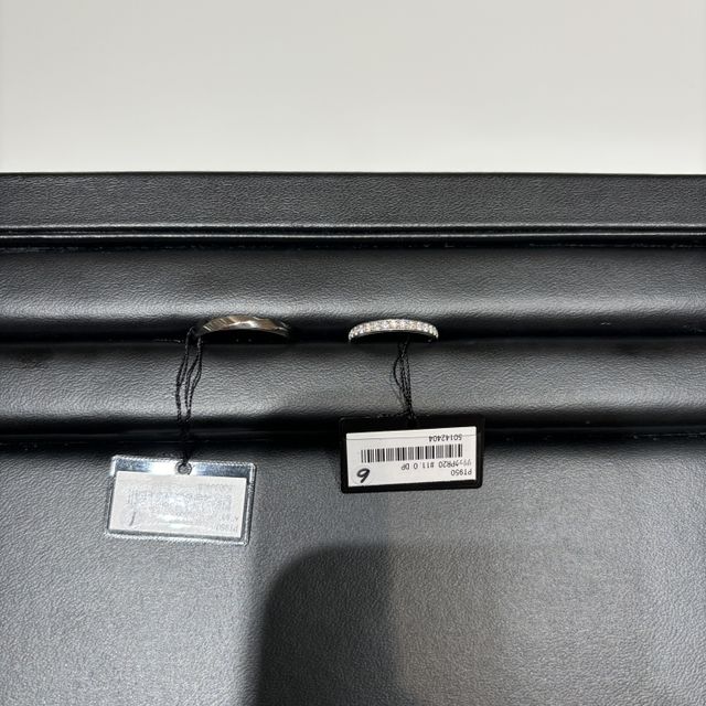 【ラザール ダイヤモンド(LAZARE DIAMOND)の口コミ】 ダイヤモンドの煌びやかさと
付け心地の良さがポイントです。
キラキラし…