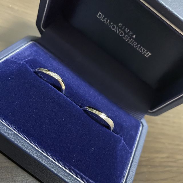 【銀座ダイヤモンドシライシの口コミ】 普段つけていても邪魔にならないデザインと、劣化しにくいプラチナを選び…