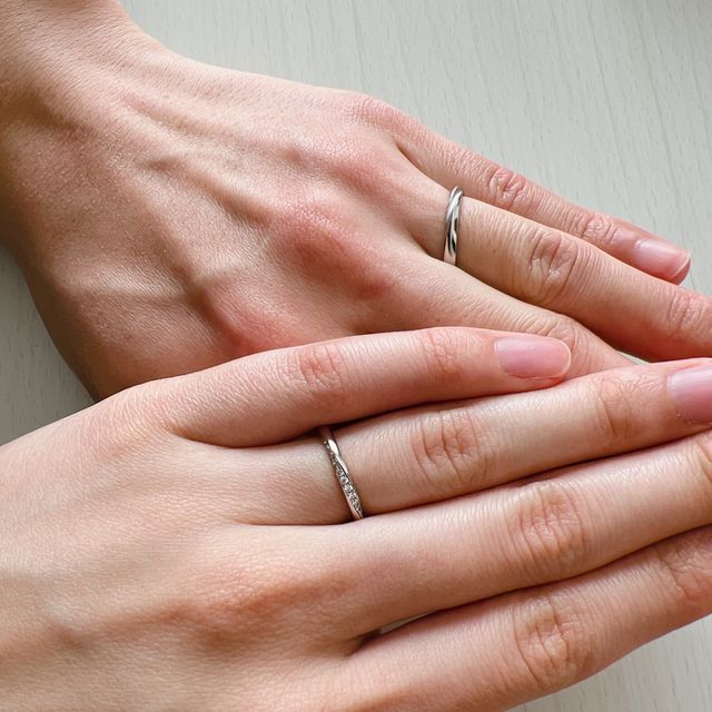 【アイプリモ(I-PRIMO)の口コミ】 女性側の指輪は360度どこから見てもダイヤモンドが見えてかわいいです。ス…