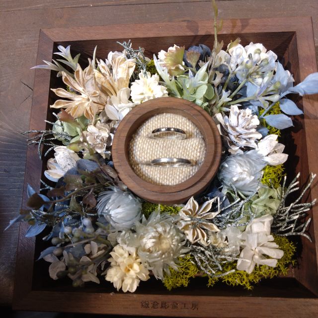 【鎌倉彫金工房の口コミ】 女性用はクリアタイプ、男性はマットタイプの素材です。
お互いに好きな素…